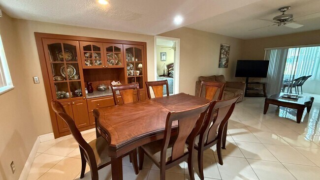 709 Lori Dr in Palm Springs, FL - Building Photo - Building Photo