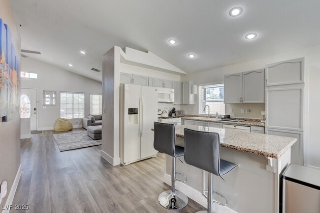 9204 Sapphire Point Ave in Las Vegas, NV - Building Photo - Building Photo
