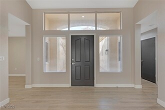 8705 Prairie Hill Dr in Las Vegas, NV - Building Photo - Building Photo