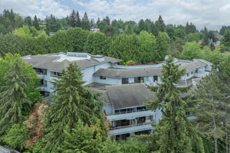 7930 79th Ave SE in Mercer Island, WA - Foto de edificio - Building Photo