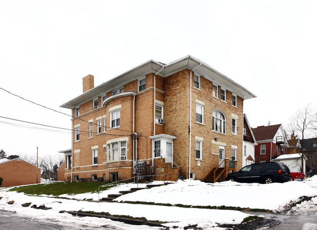 1202 Highland Ave in New Castle, PA - Building Photo - Building Photo