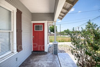 916 Iowa St in San Antonio, TX - Building Photo - Building Photo