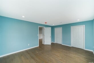 16 Milton St in Hicksville, NY - Building Photo - Building Photo