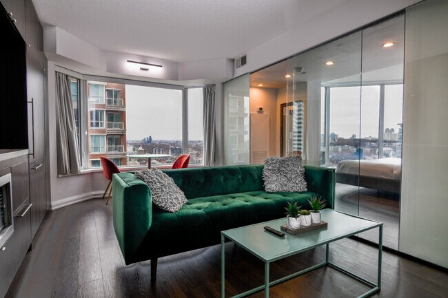 161 Cumberland St in Toronto, ON - Building Photo - Building Photo