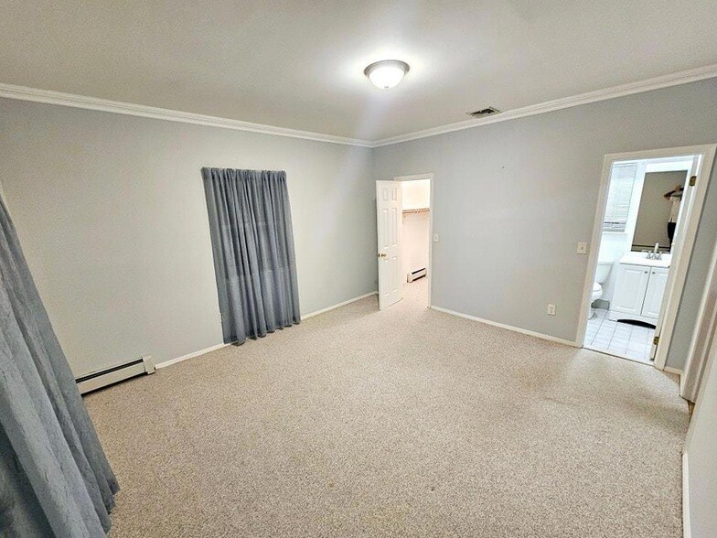61 Apple Ln in Medford, NY - Building Photo