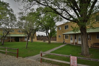 1015-1021 Calle de Oro in Taos, NM - Building Photo - Building Photo