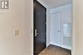 488-3488 University Ave in Toronto, ON - Building Photo - Building Photo
