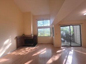 823 Gladstone Dr in Vernon Hills, IL - Building Photo - Building Photo