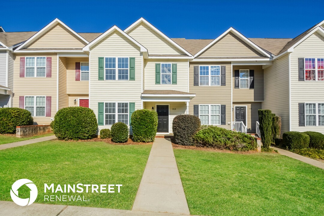 313 Whitehall Ct in Clayton, NC - Building Photo