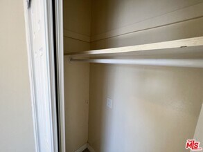 947 Westmoreland Ave, Unit Apt 303 in Los Angeles, CA - Building Photo - Building Photo