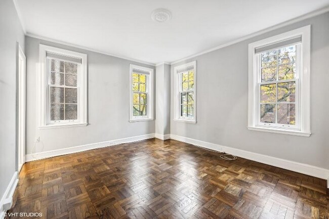73 E Elm St in Chicago, IL - Building Photo - Building Photo