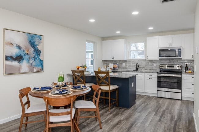 property at 318 E Lincoln St