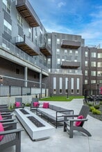 Vivere Apartments in La Vista, NE - Foto de edificio - Building Photo