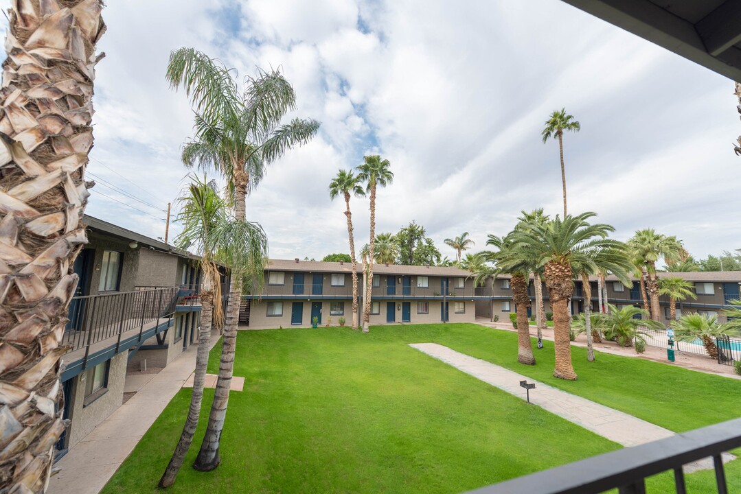 The Palms at Camelback West in Phoenix, AZ - Foto de edificio