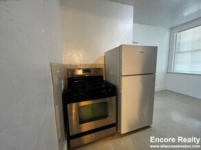 4 Adella Pl, Unit 4 Adella Place in Boston, MA - Building Photo - Building Photo