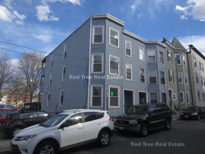 11 Leverett St, Unit 3 in Brookline, MA - Building Photo