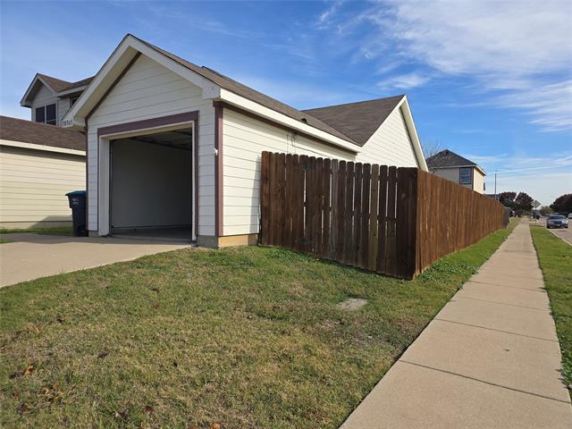 10745 Many Oaks Dr in Fort Worth, TX - Building Photo - Building Photo