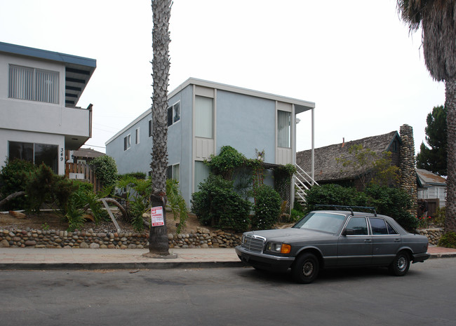 337-341 Playa Del Sur St in La Jolla, CA - Foto de edificio - Building Photo