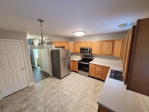 10 Tourmaline Dr in Lewiston, ME - Building Photo - Building Photo