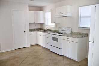 22 Overstreet Dr in Mary Esther, FL - Building Photo - Building Photo