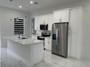 425 Majors Ave S in Lehigh Acres, FL - Building Photo - Building Photo