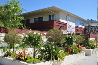 Mar La Rue Apartments in Culver City, CA - Building Photo - Building Photo