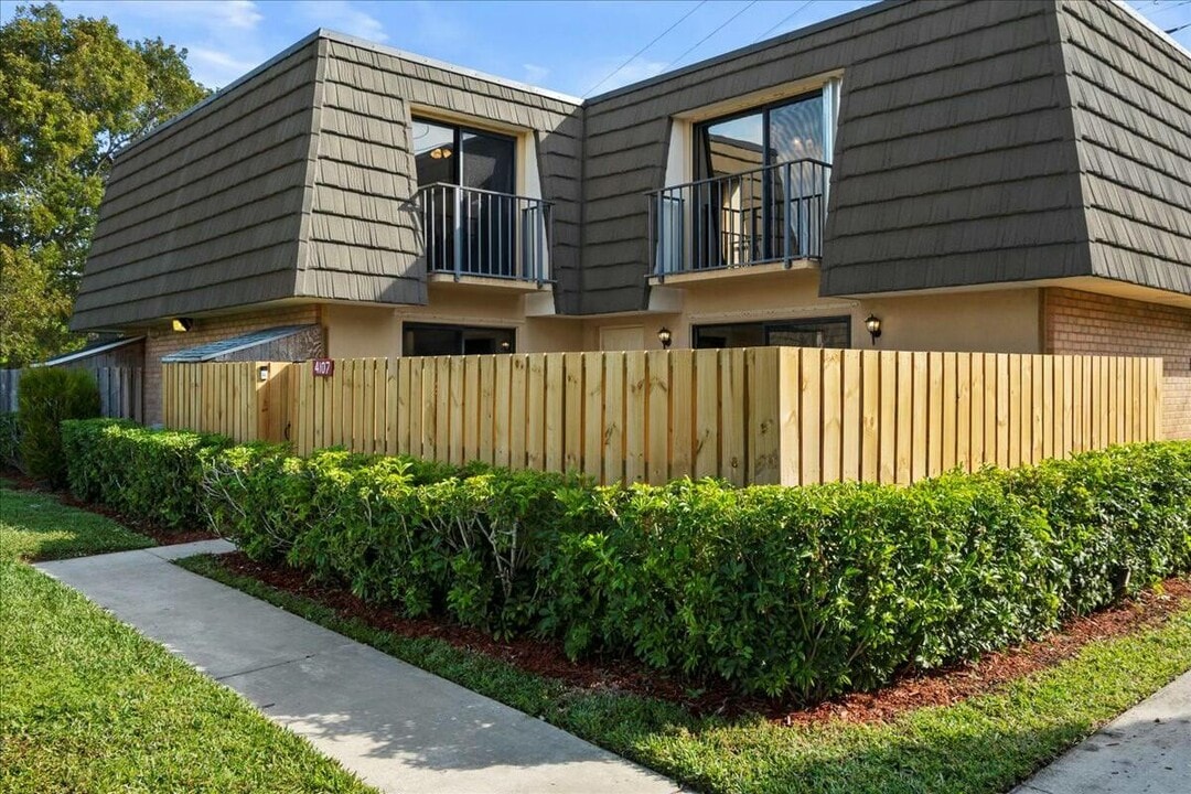 4107 41st Way in West Palm Beach, FL - Building Photo