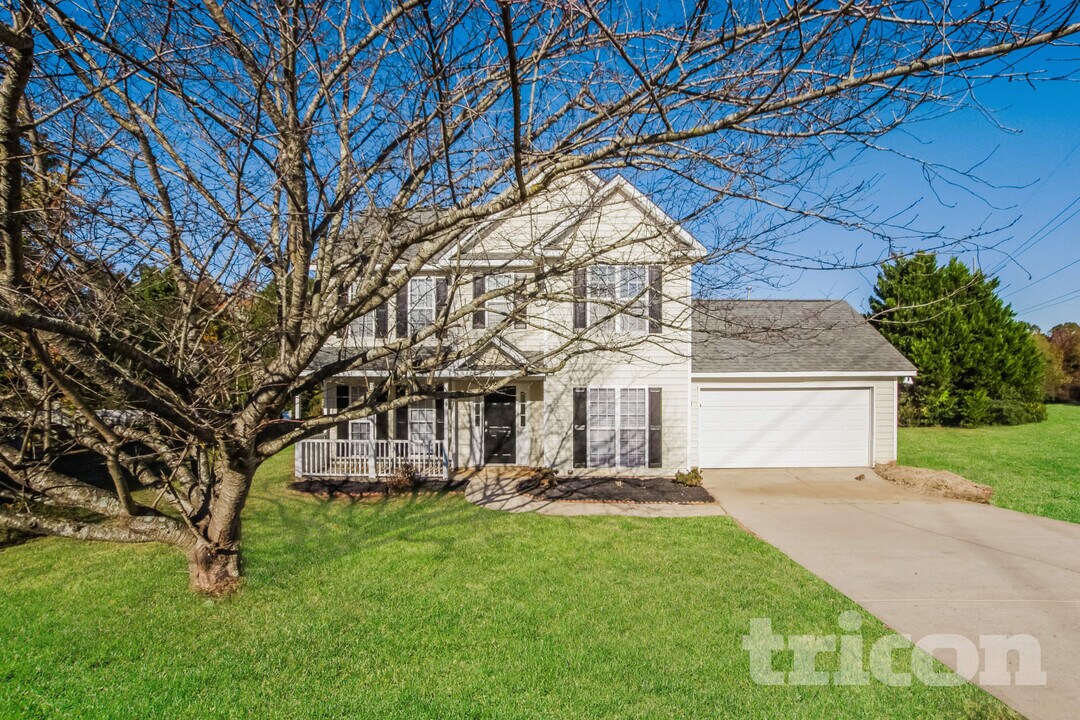 2921 Barbee Ct in Monroe, NC - Foto de edificio