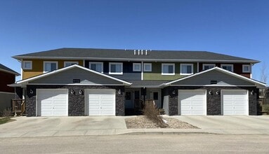Prairie View Townhomes in Lloydminster, AB - Building Photo - Building Photo