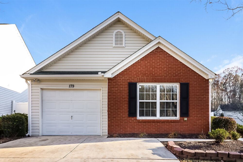 179 Silver Fox Trail in Dallas, GA - Foto de edificio