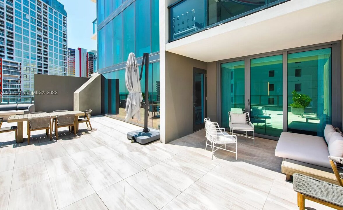 1451 Brickell Ave, Unit 1004 in Miami, FL - Building Photo