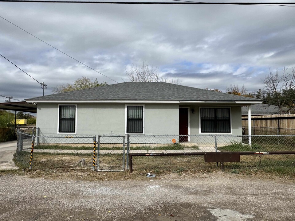 605 E 9th St in Del Rio, TX - Building Photo