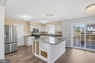 15123 Philip Lee Rd in Chantilly, VA - Foto de edificio - Building Photo