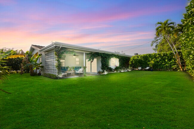 1906 N Lakeside Dr in Lake Worth Beach, FL - Building Photo - Building Photo