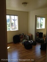 2801 N Ainsworth St in Portland, OR - Building Photo - Building Photo