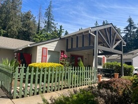 14155 S Beavercreek Rd in Oregon City, OR - Building Photo