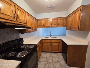 7125 N Lagoon Dr in Panama City Beach, FL - Foto de edificio - Building Photo