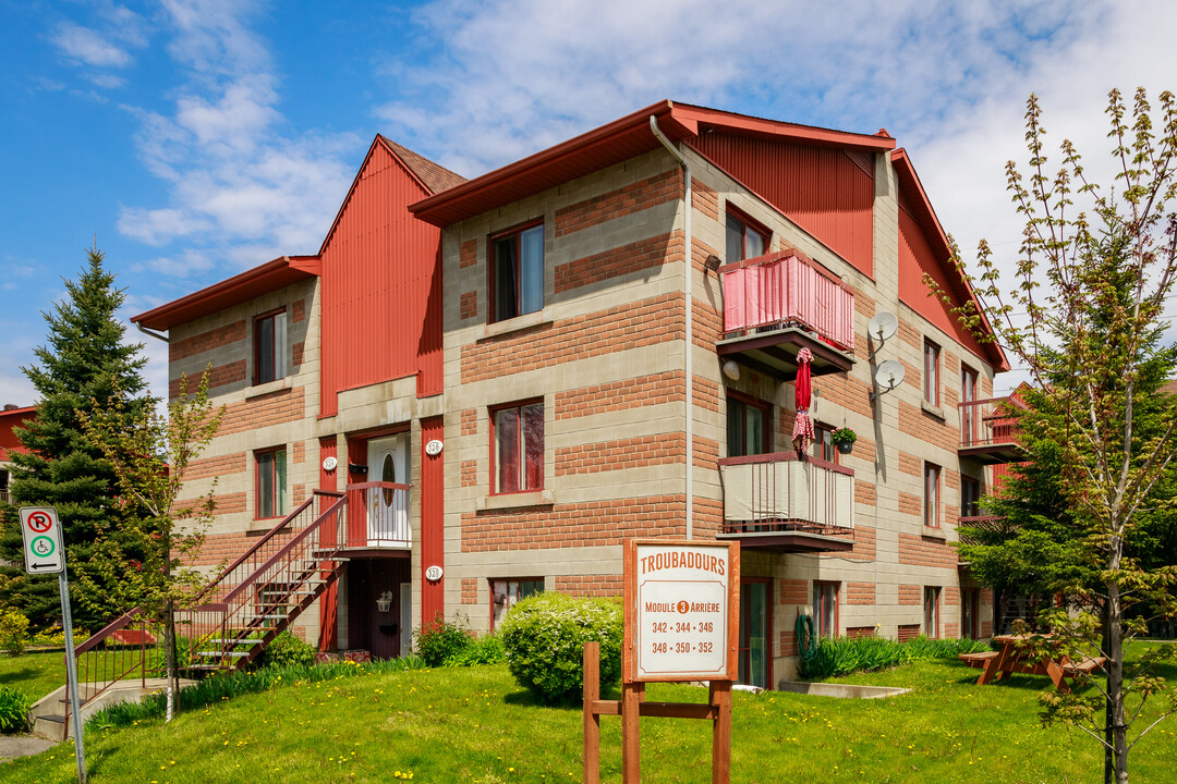 Terre Promise in Verdun, QC - Building Photo