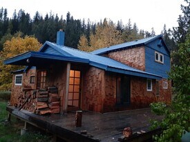 19804 S Latour Creek Rd in Cataldo, ID - Building Photo