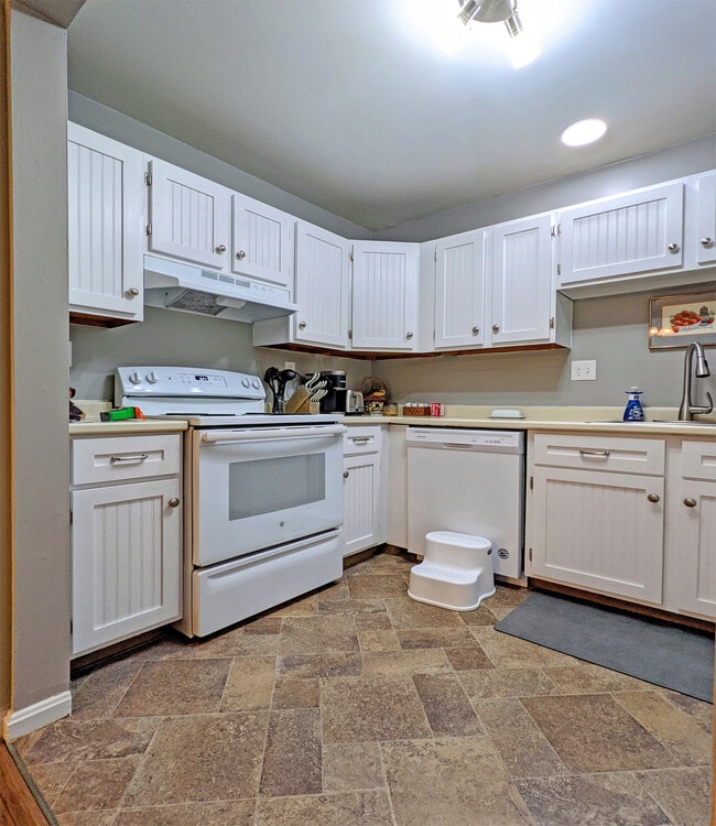 58 Branch Tpke, Unit 52 in Concord, NH - Foto de edificio - Building Photo