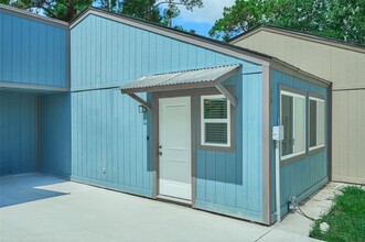 16 Harbour Row Dr in Coldspring, TX - Building Photo - Building Photo