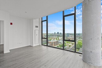 808 N Cleveland Ave in Chicago, IL - Foto de edificio - Building Photo