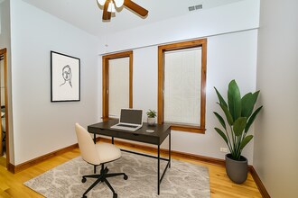 1747 W Le Moyne St, Unit 1 in Chicago, IL - Foto de edificio - Building Photo
