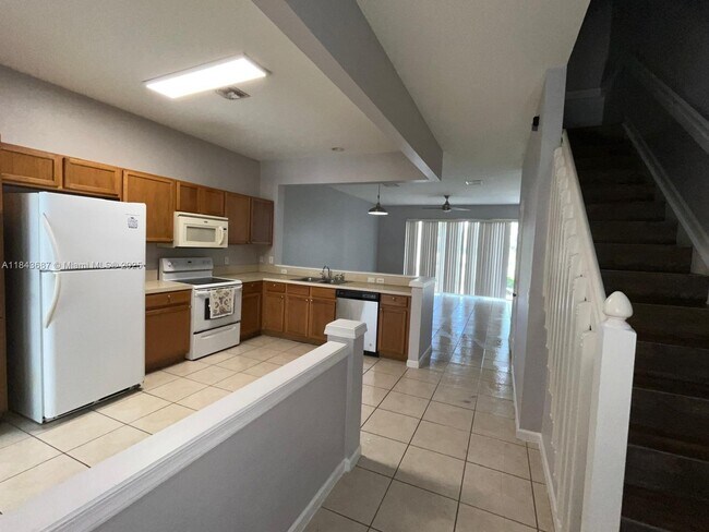 1093 Woodfield Rd in Greenacres, FL - Building Photo - Building Photo