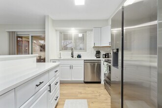 10706 W 90th Ter in Overland Park, KS - Building Photo - Building Photo