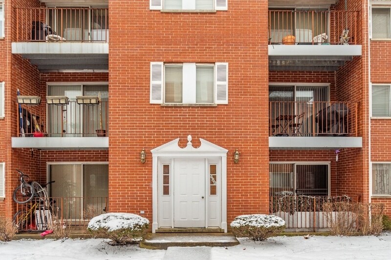 489 Leslie Ct in Des Plaines, IL - Building Photo