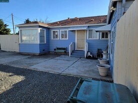 2717 21st St in San Pablo, CA - Building Photo