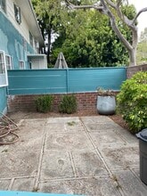 5458 1/2 Village Grn in Los Angeles, CA - Foto de edificio - Building Photo