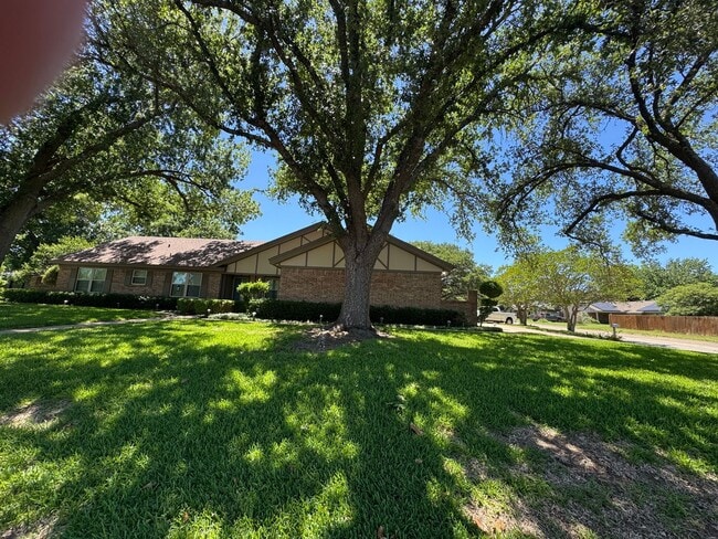 1000 Berkley Dr in Cleburne, TX - Building Photo - Building Photo