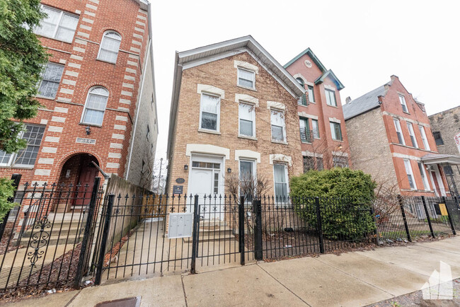 property at 848 N Wood St